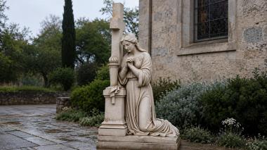 Various monuments Monument with a repentant woman and a cross 3d model