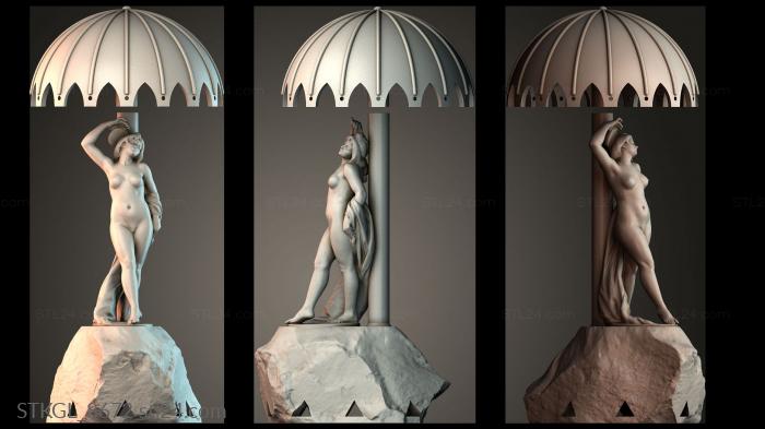 Женщина стоит под зонтиком