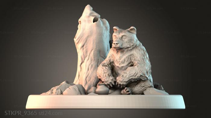 Grizzly bear and honey pot